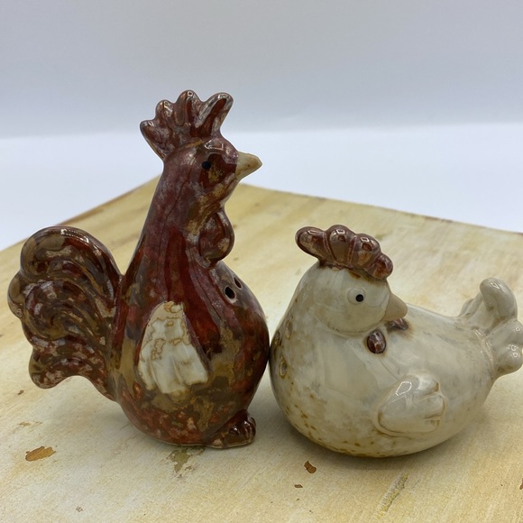 Pottery Rooster And Hen Salt & Pepper Shakers With Stoppers - Picture 2 of 8